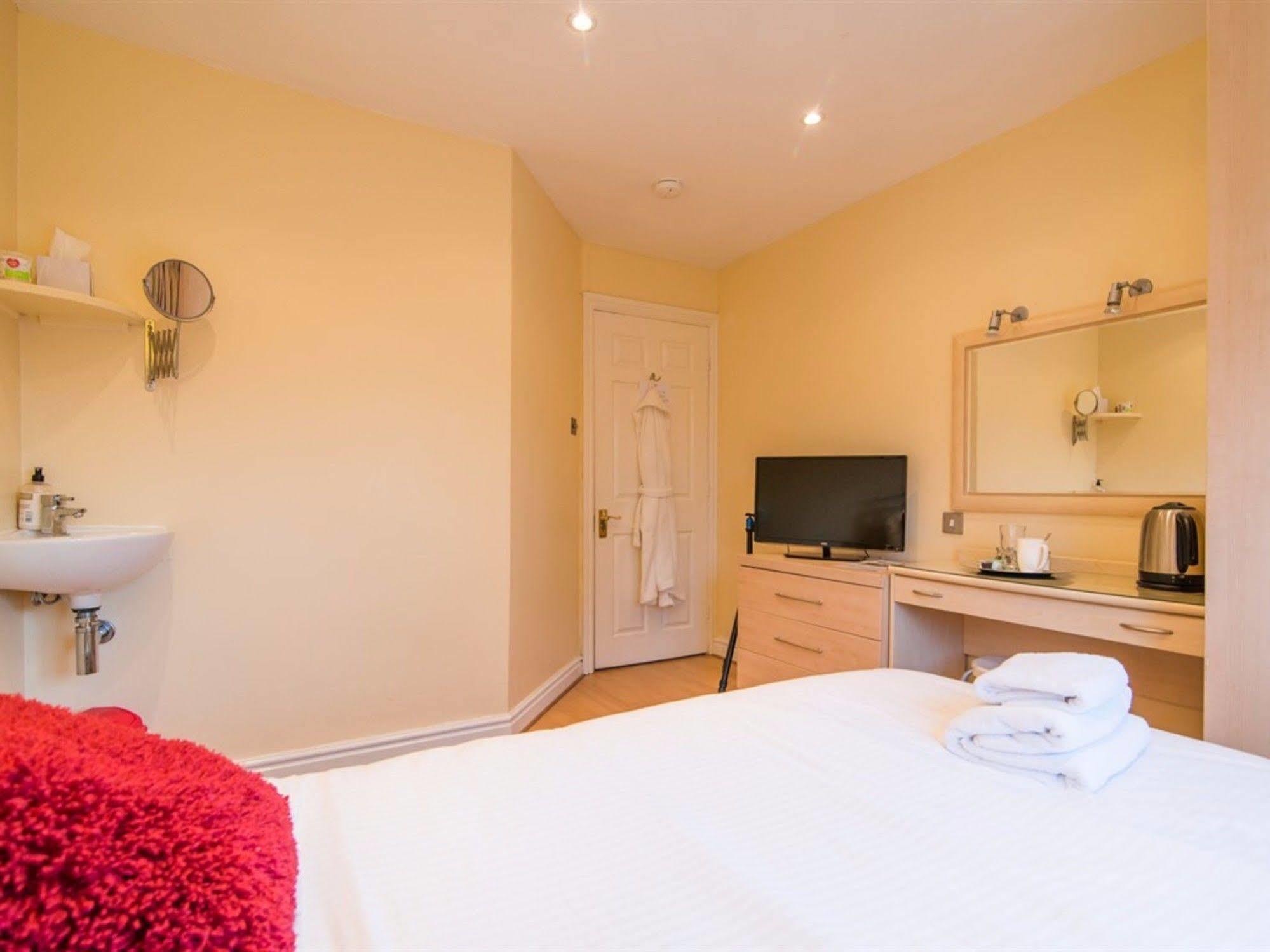 Ayuda House Hotel Altrincham Ngoại thất bức ảnh