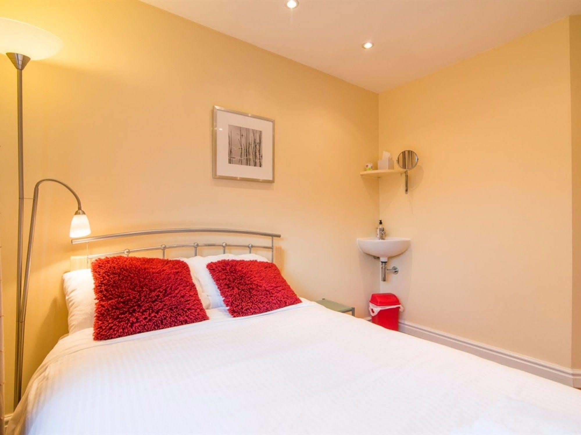 Ayuda House Hotel Altrincham Ngoại thất bức ảnh